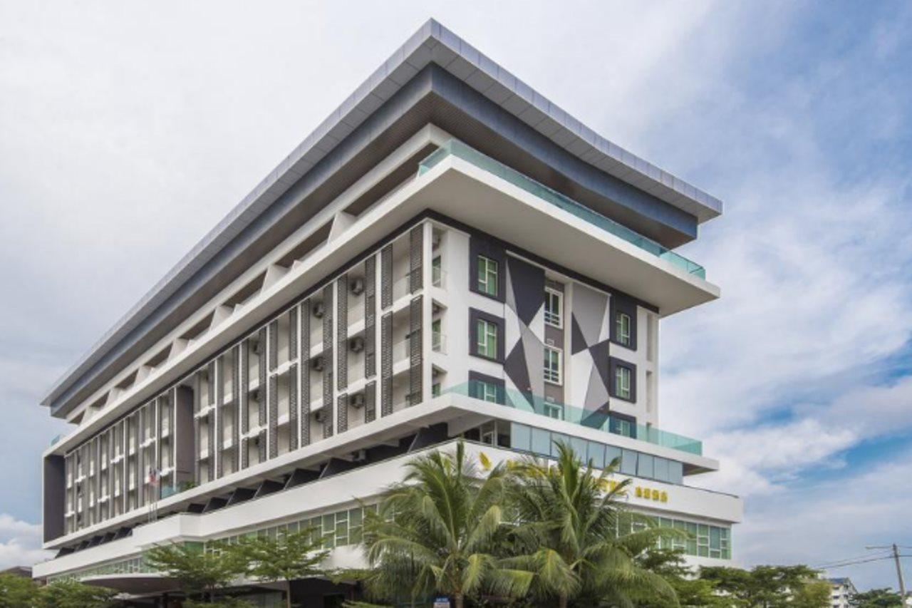 Marvelux Hotel Malacca Exterior photo