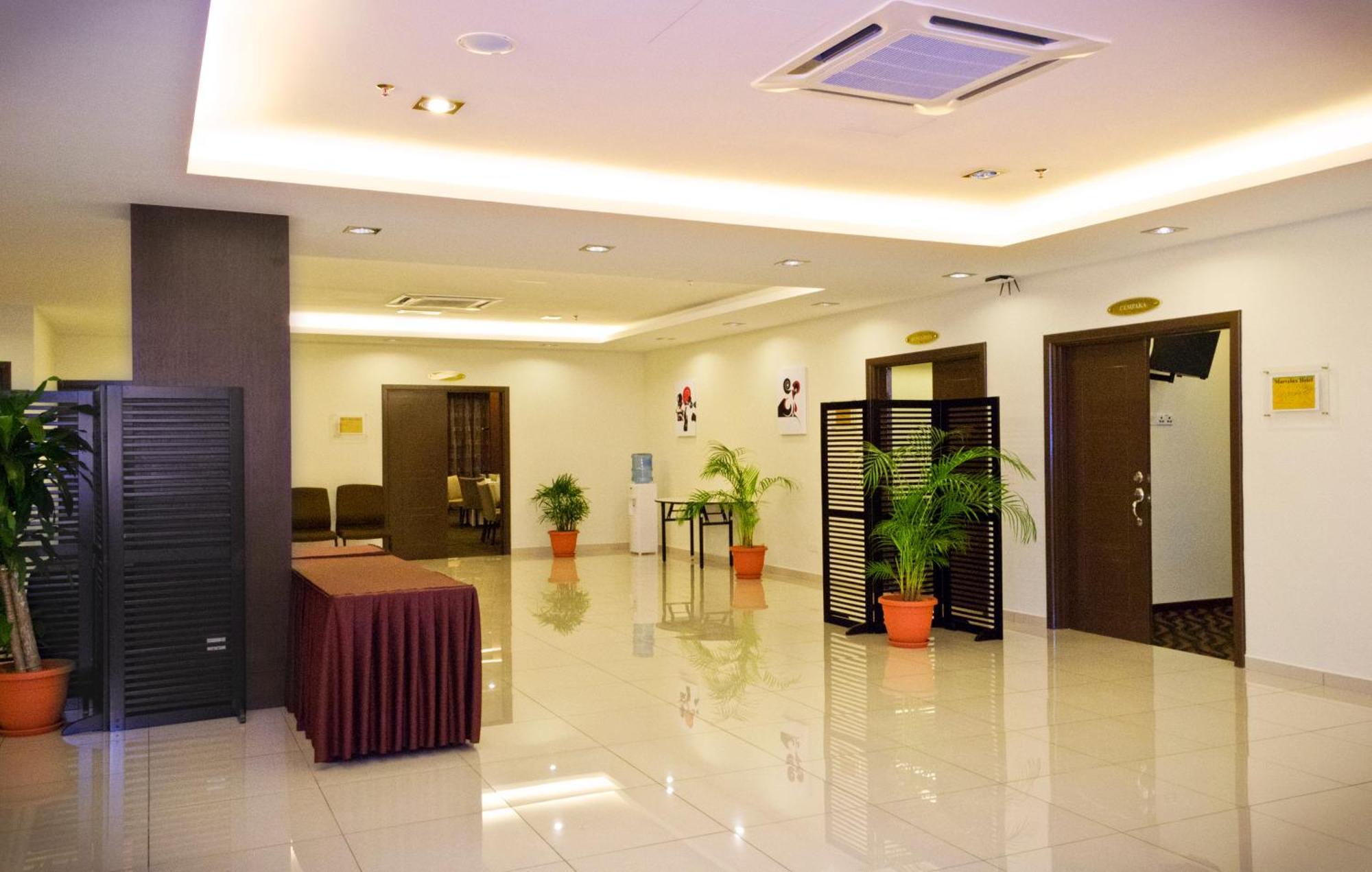 Marvelux Hotel Malacca Exterior photo