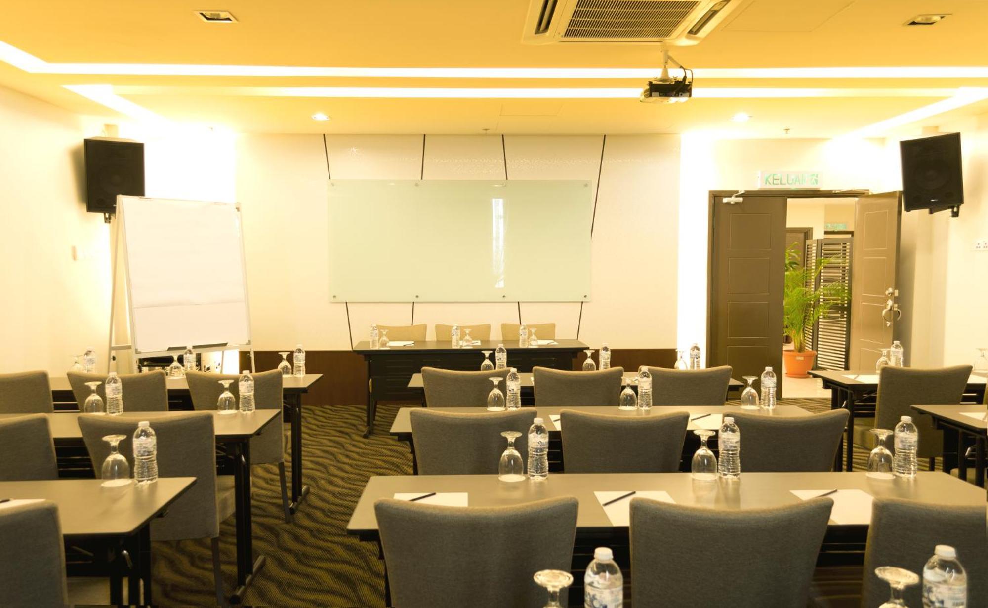 Marvelux Hotel Malacca Exterior photo