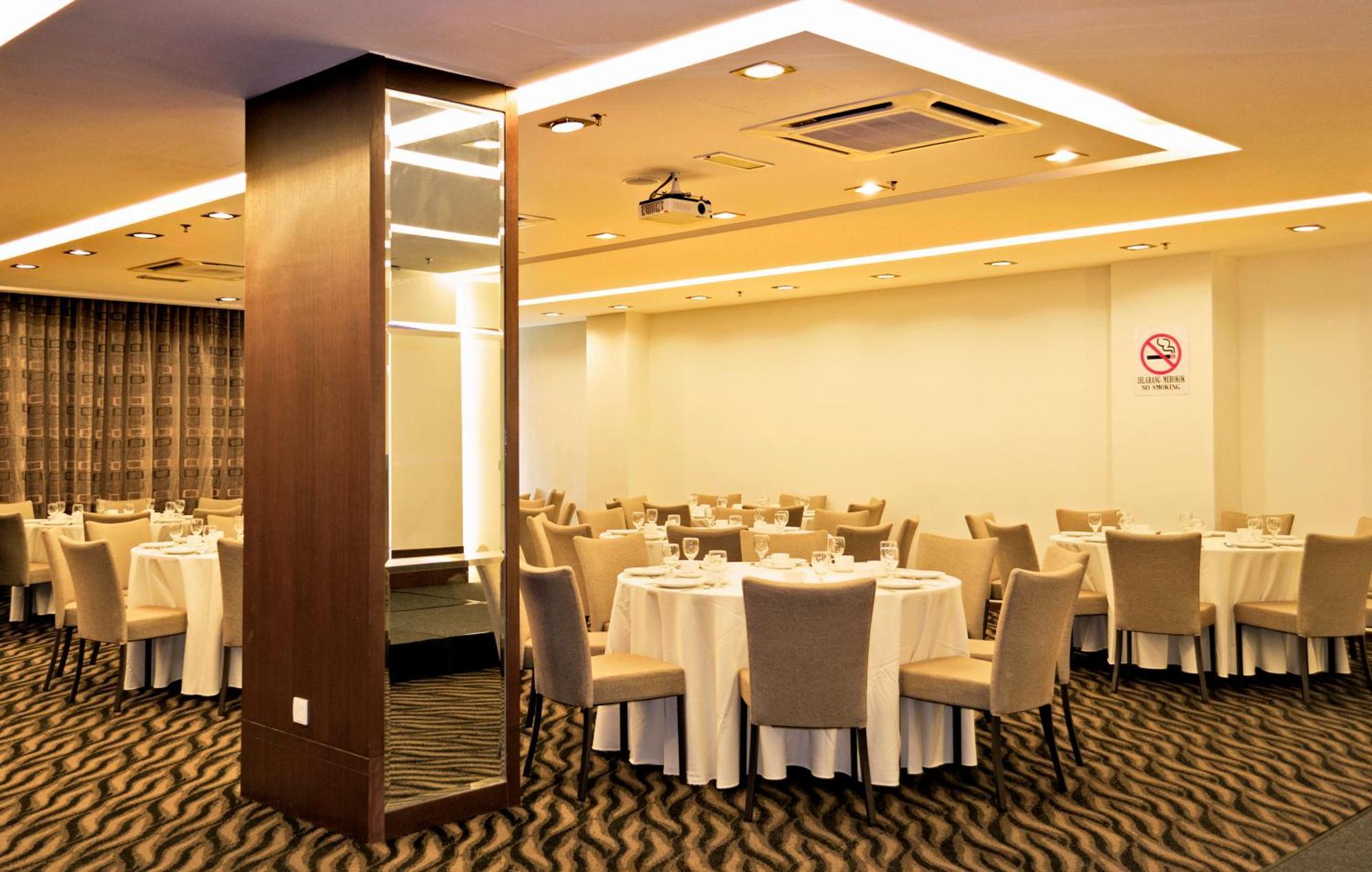 Marvelux Hotel Malacca Exterior photo