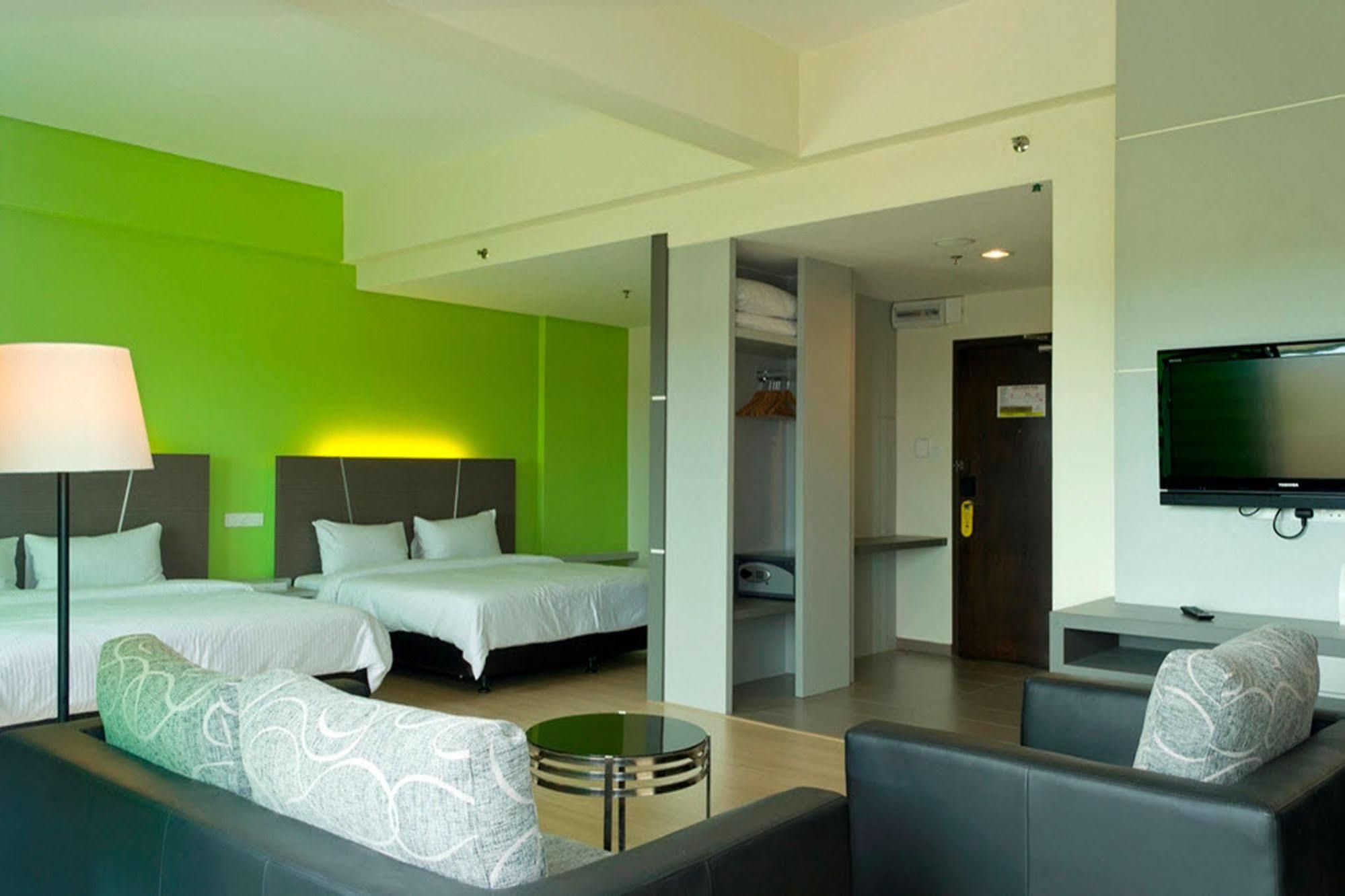 Marvelux Hotel Malacca Exterior photo