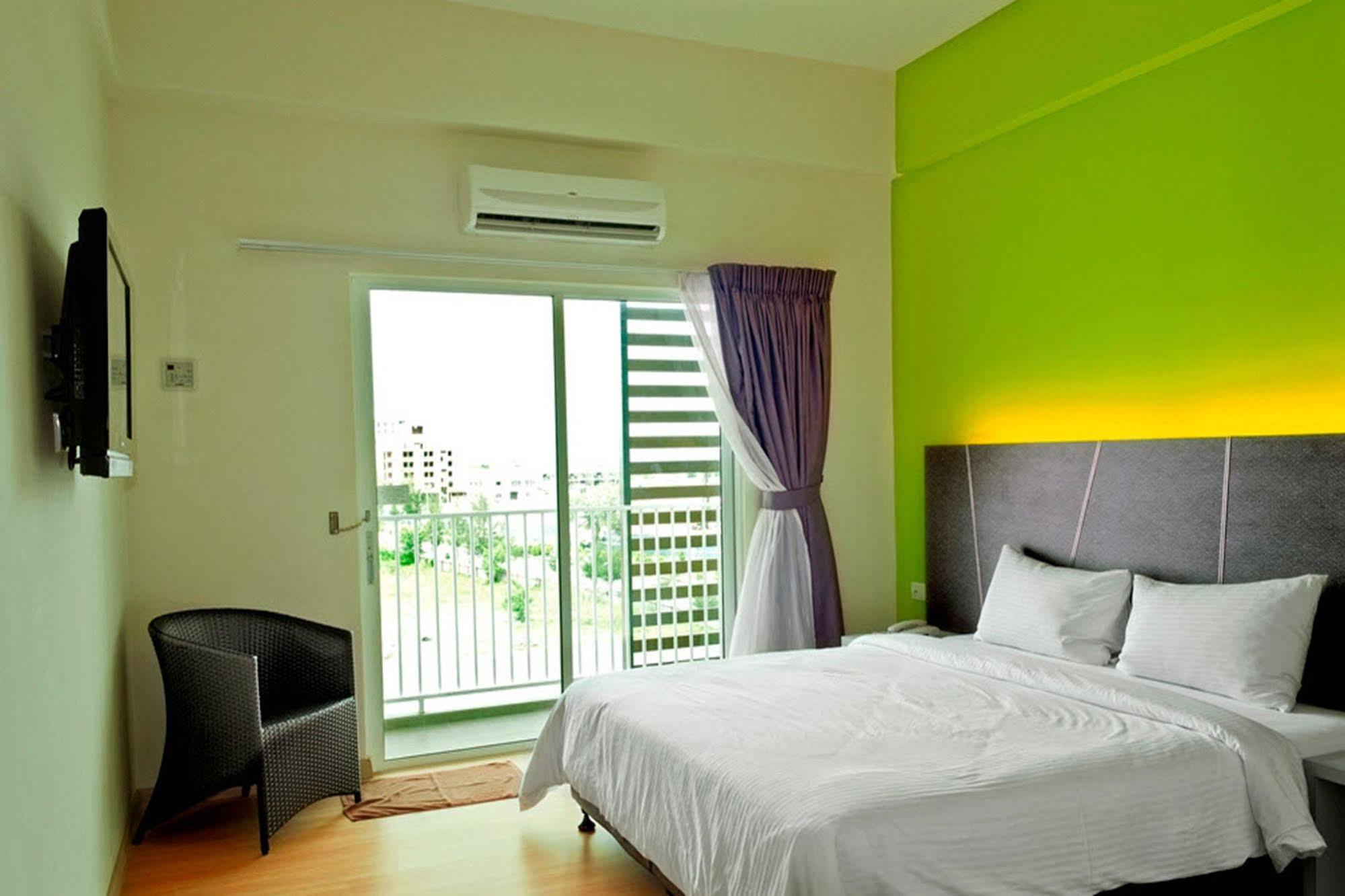 Marvelux Hotel Malacca Exterior photo