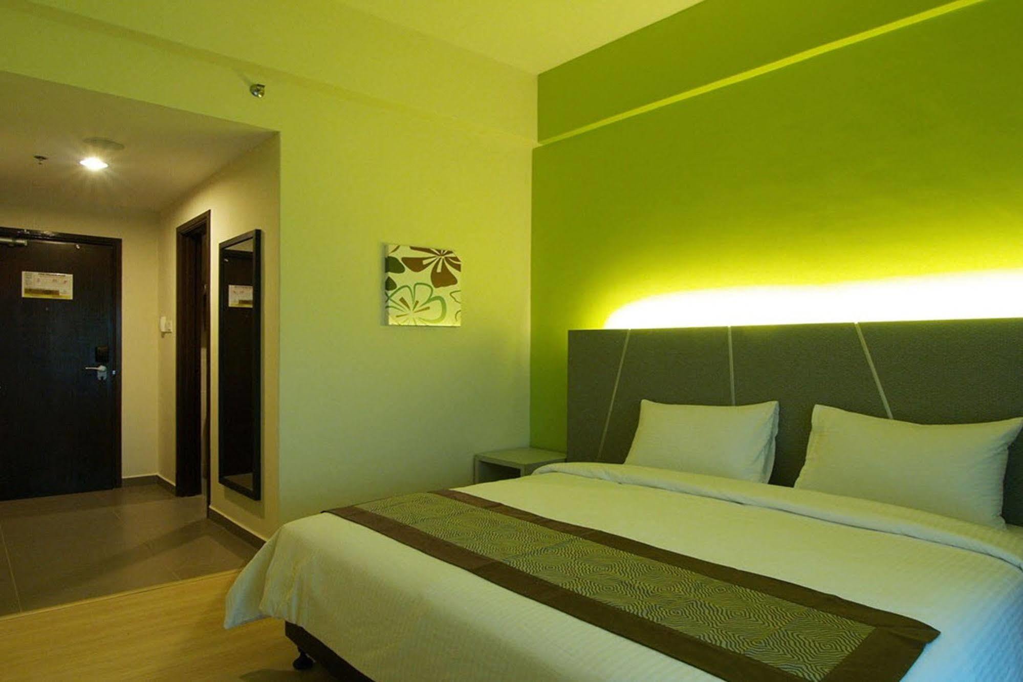 Marvelux Hotel Malacca Exterior photo