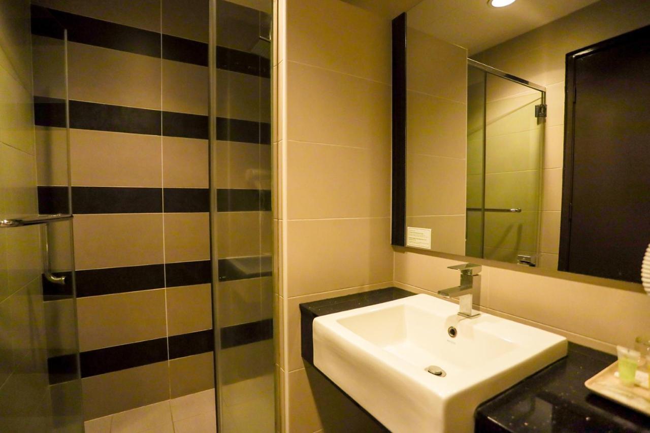 Marvelux Hotel Malacca Exterior photo