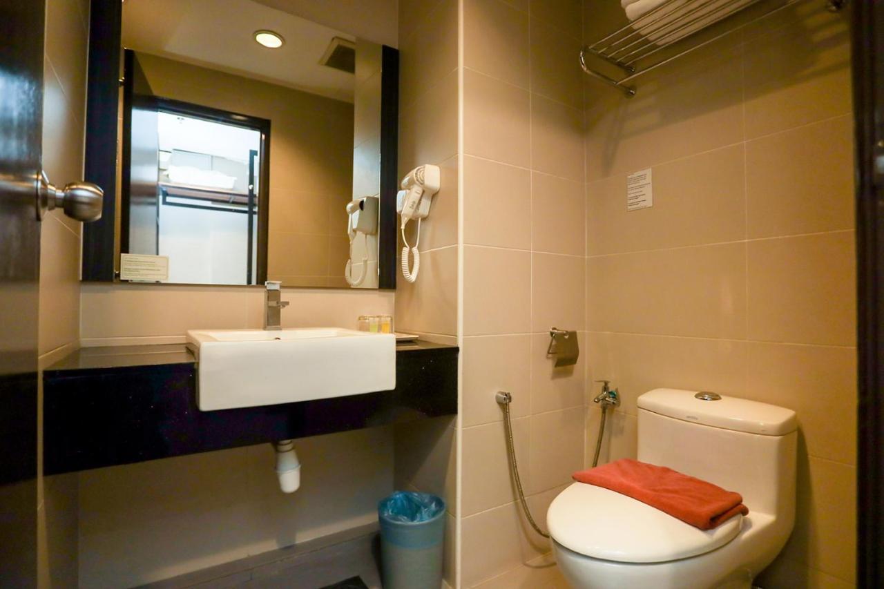 Marvelux Hotel Malacca Exterior photo